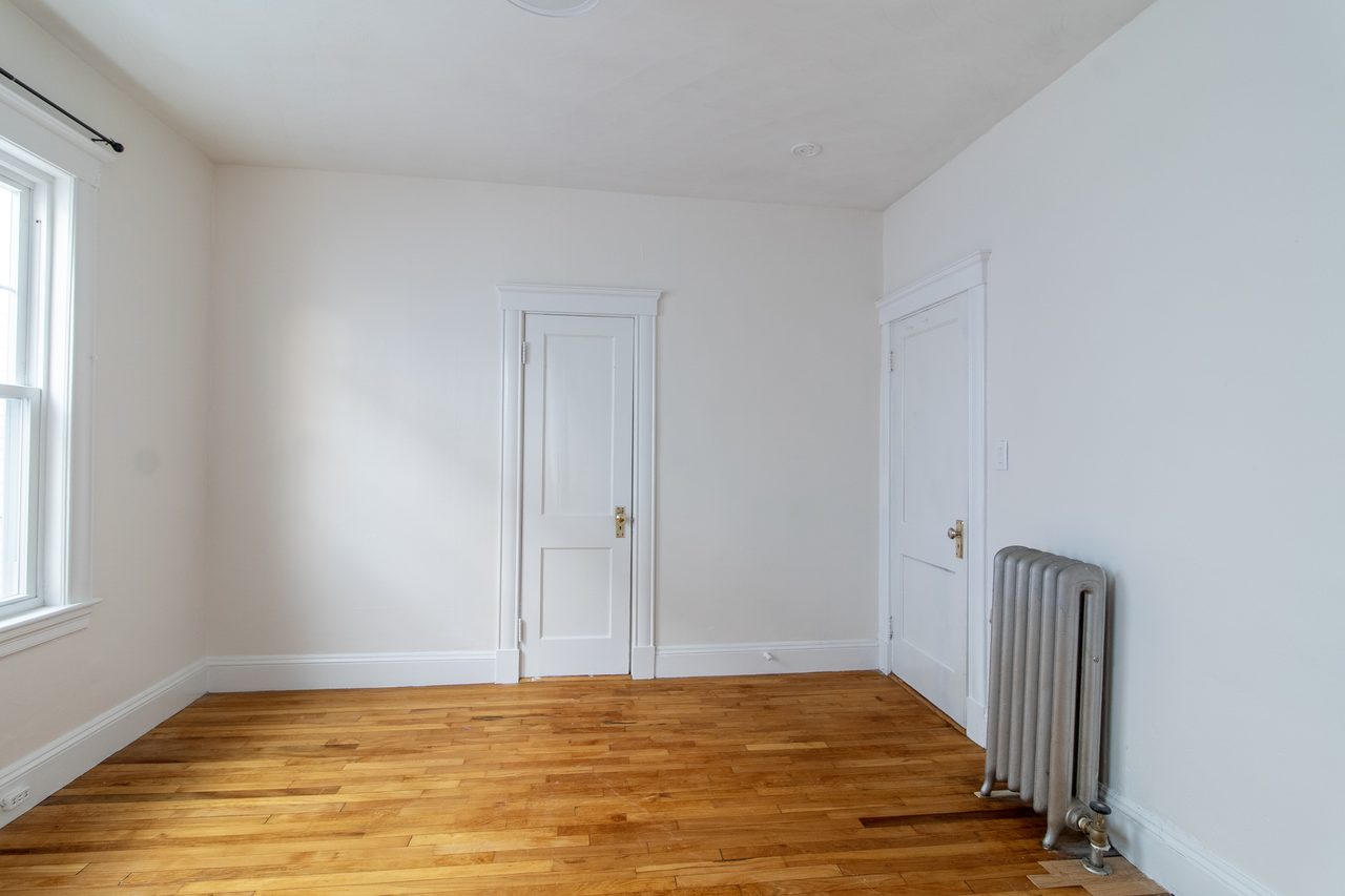 #1733: Dorchester Center - Queen Bedroom B - 3