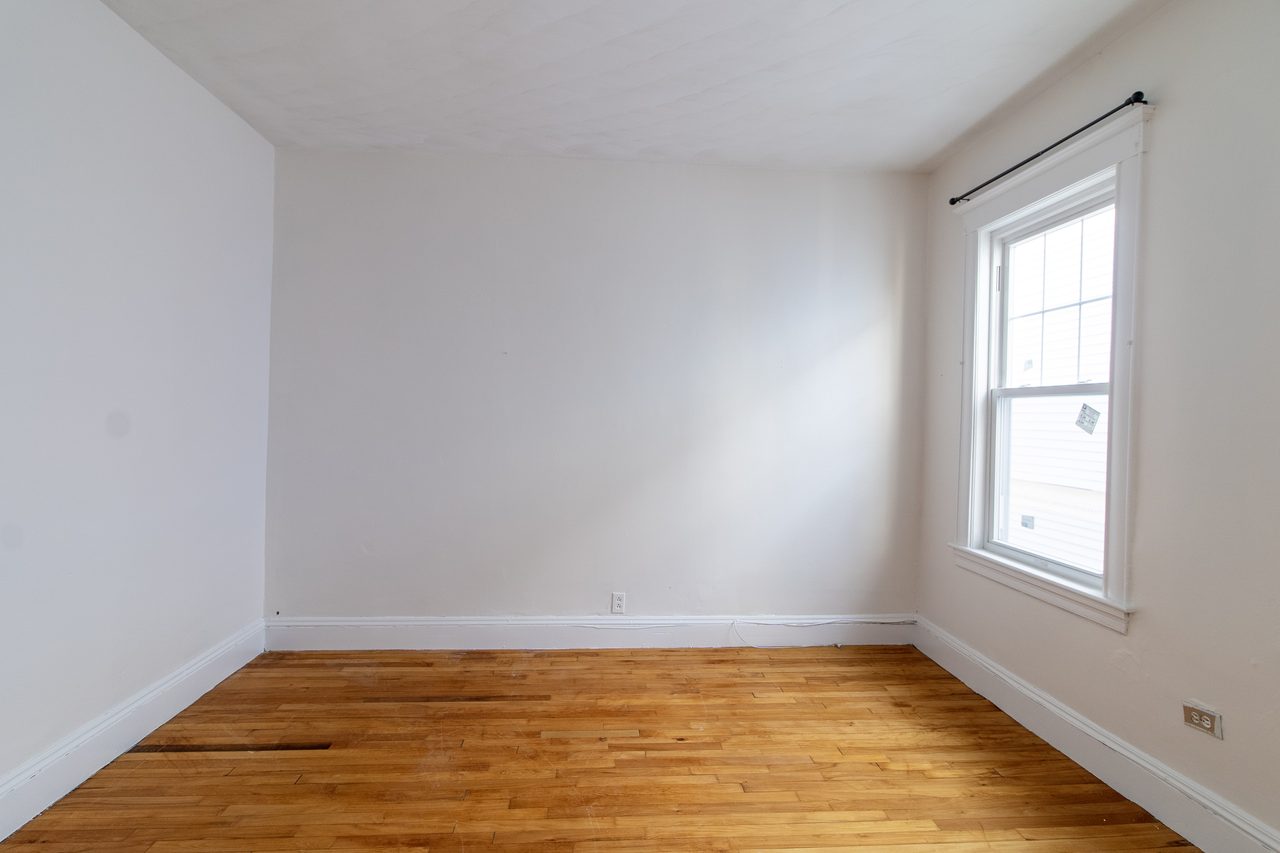 #1733: Dorchester Center - Queen Bedroom B - 2