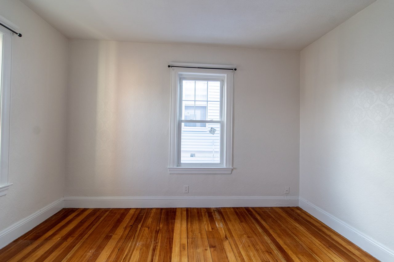 #1733: Dorchester Center - Queen Bedroom C - 6