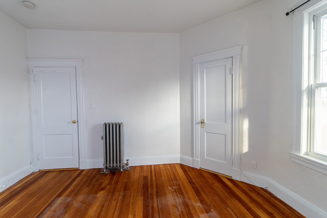 #1733: Dorchester Center - Queen Bedroom C - 4