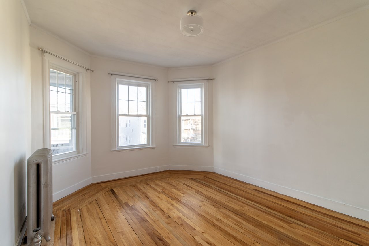 #1733: Dorchester Center - Queen Bedroom D - 3