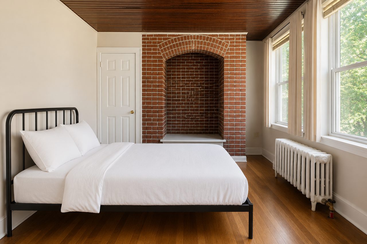 #1341: Brighton - Queen Bedroom A - 21