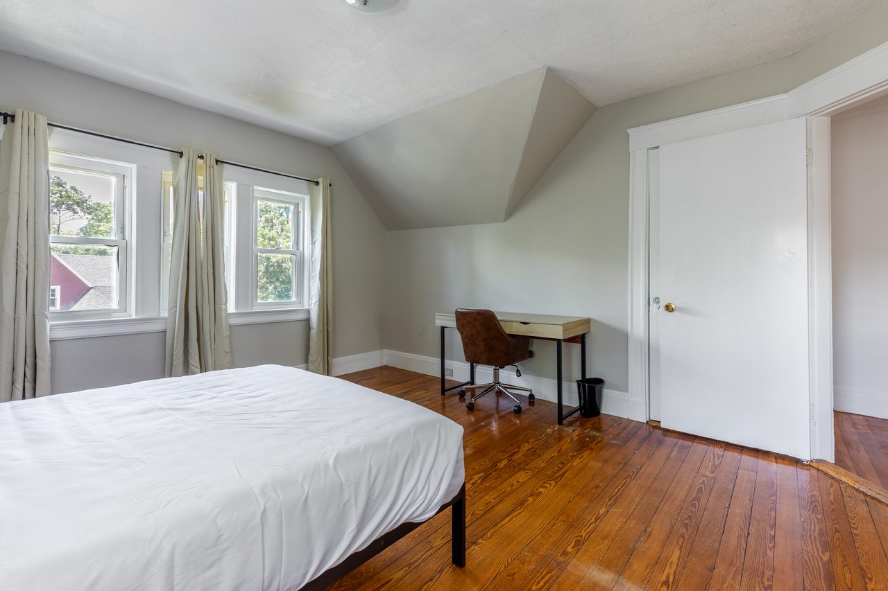 #1341: Brighton - Queen Bedroom H - #1341: Brighton - Gallery - 3