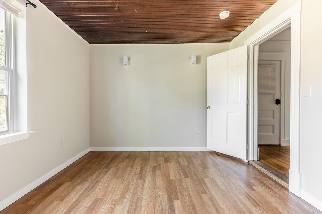  #1341: Brighton - Queen Bedroom A  -  #1341: Brighton  - Gallery -  4