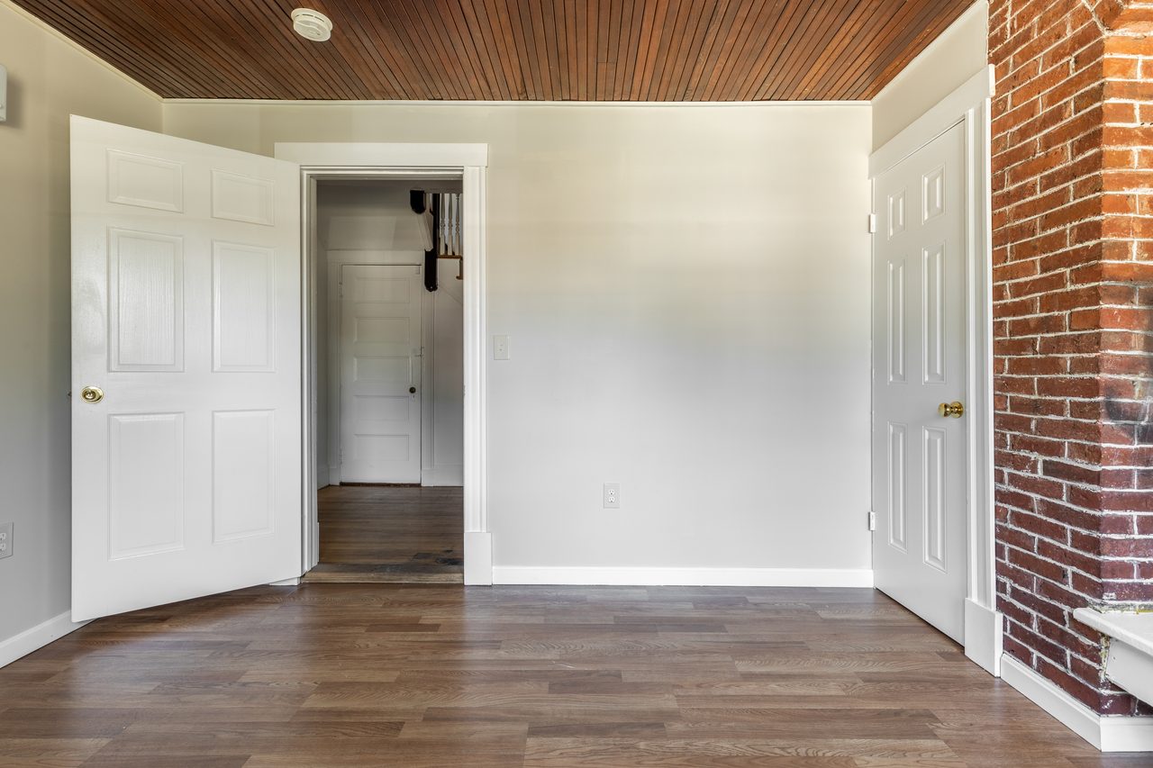 #1341: Brighton - Queen Bedroom A - #1341: Brighton - Gallery - 5