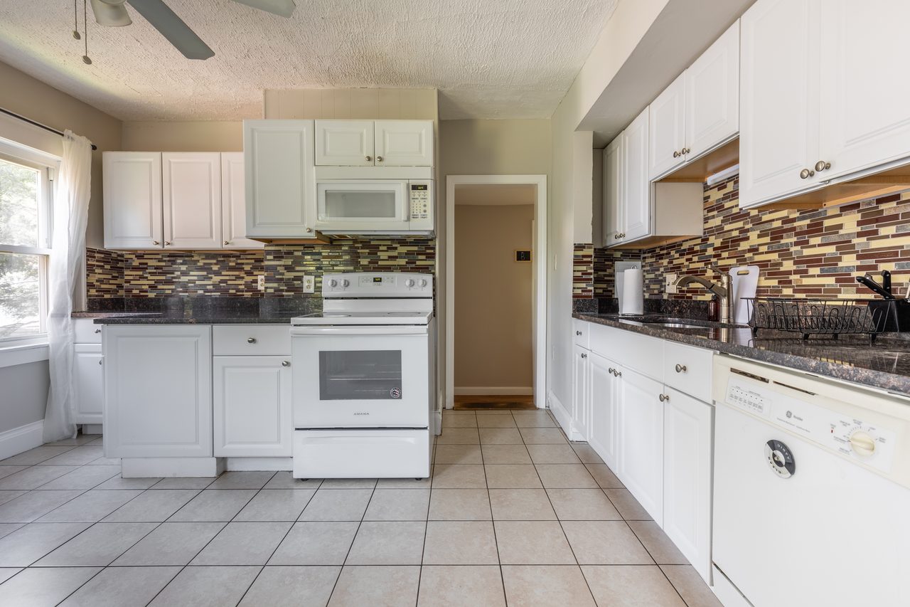 #1341: Brighton - Queen Bedroom I - #1341: Brighton - Gallery - 8