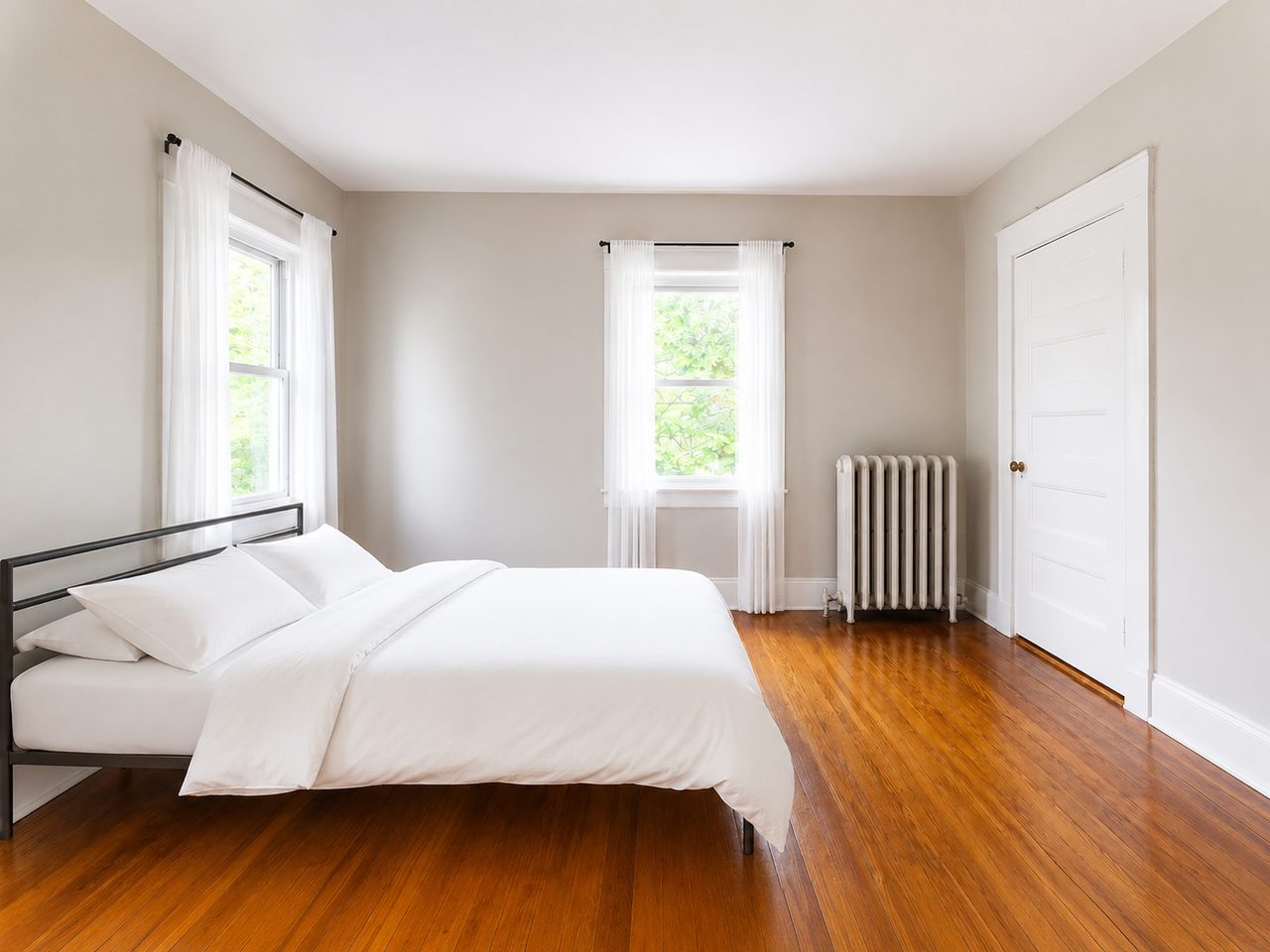 #1341: Brighton - Queen Bedroom E - 21