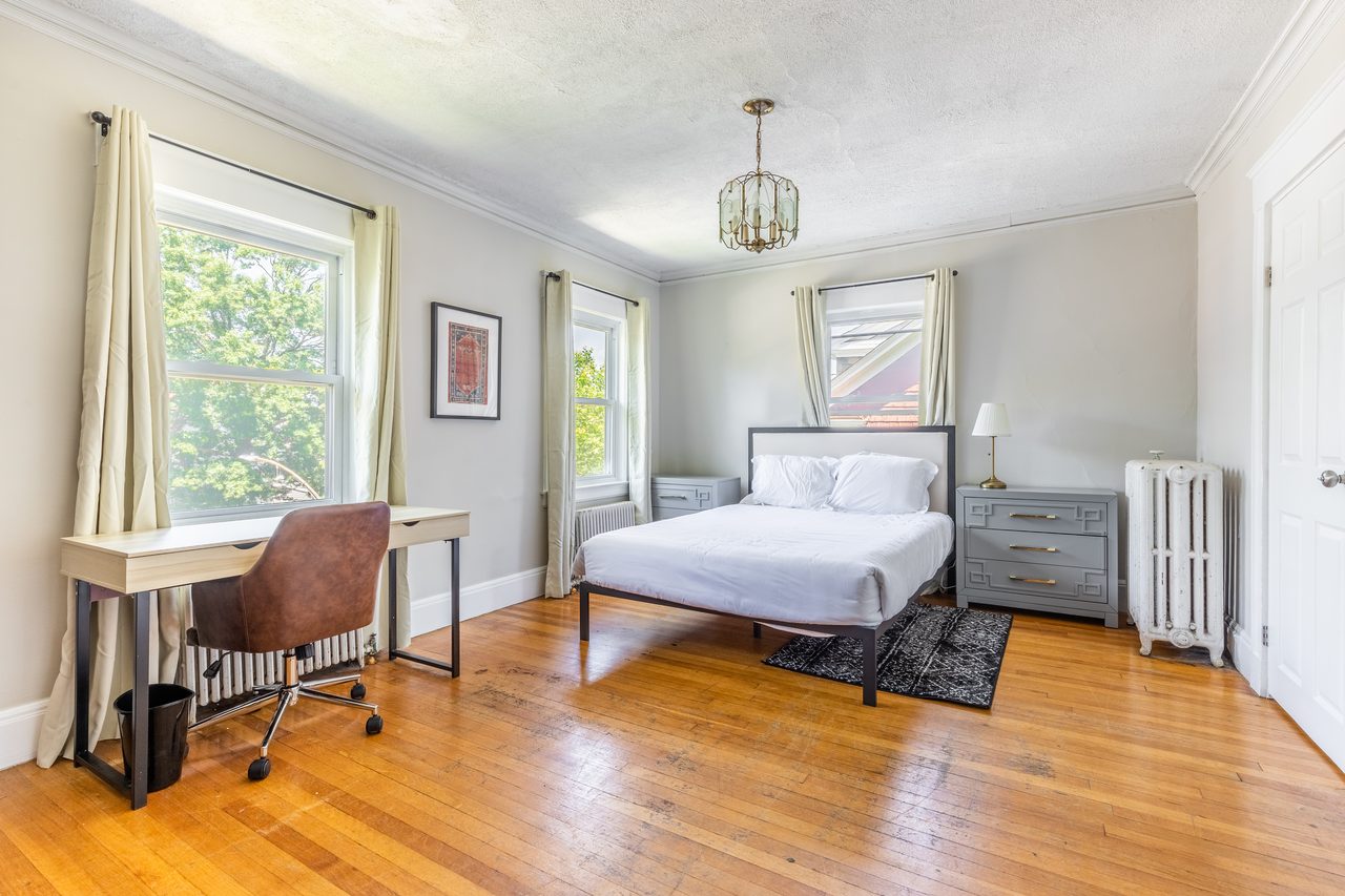 #1341: Brighton - Queen Bedroom C - #1341: Brighton - Gallery - 1