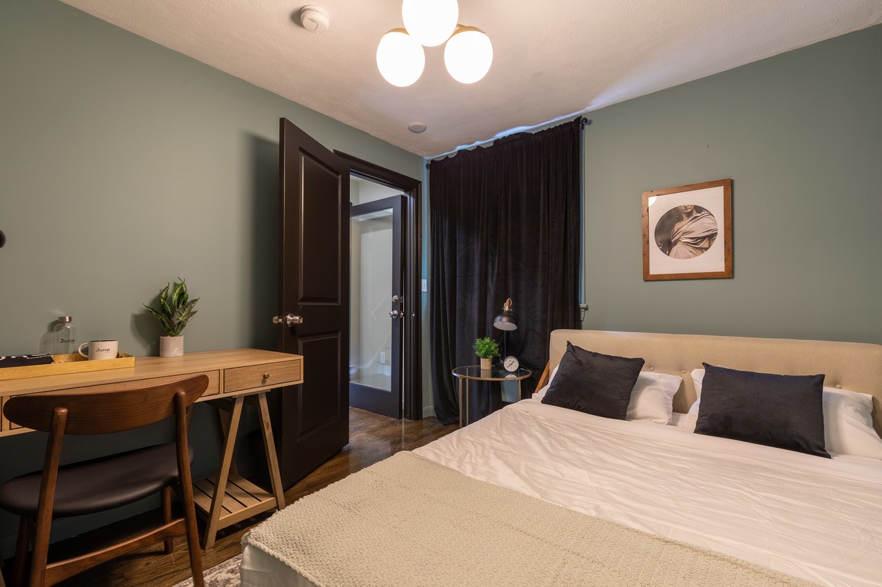  #206: Brighton - Queen Bedroom A  -  #206: Brighton  - Gallery -  12