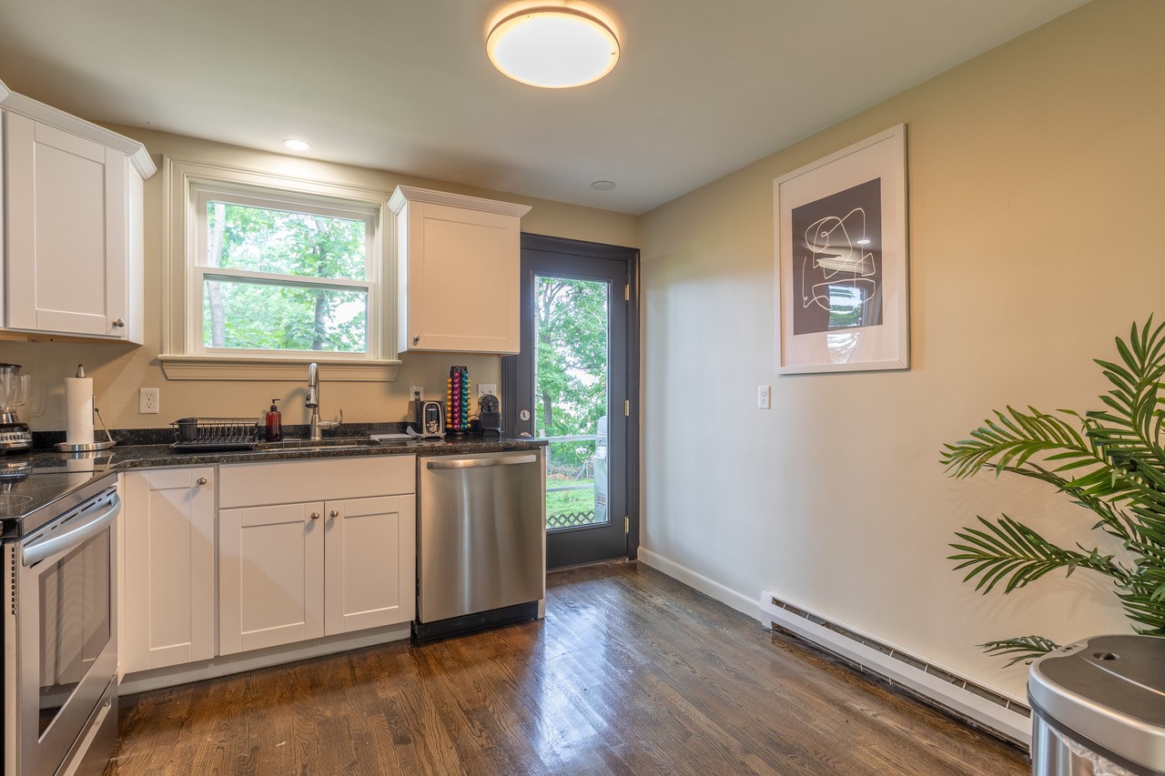  #206: Brighton - Queen Bedroom A  -  #206: Brighton  - Gallery -  7