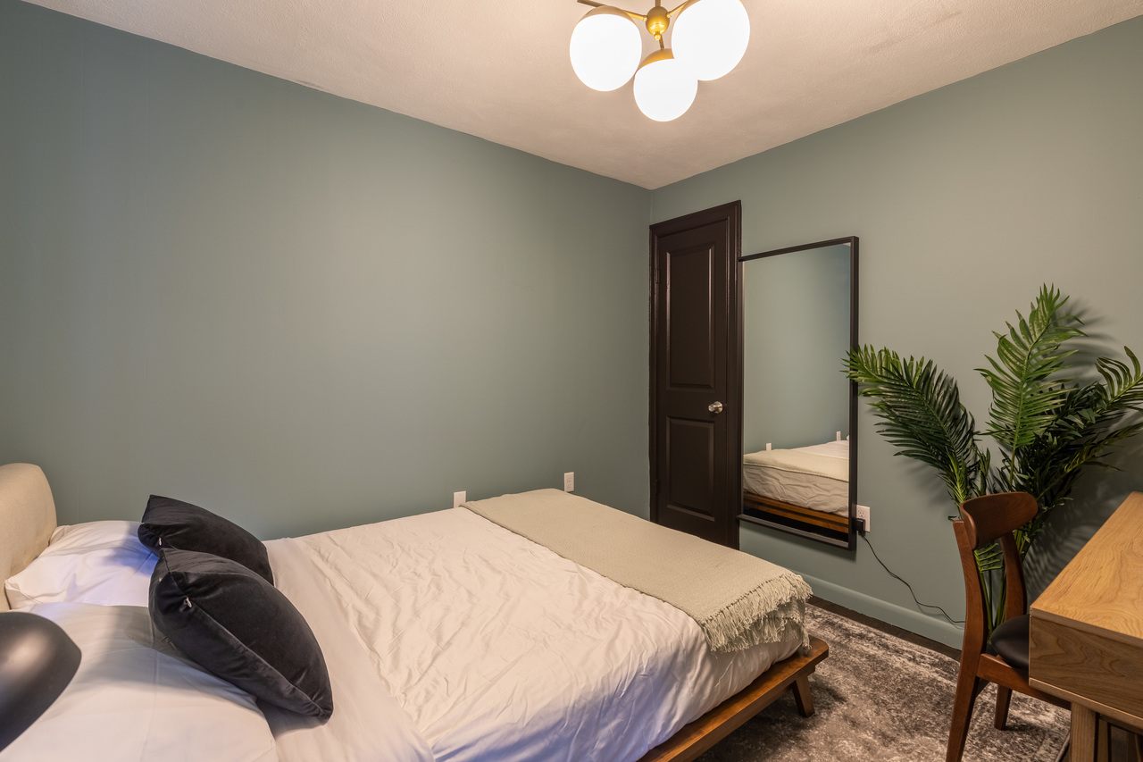  #206: Brighton - Queen Bedroom A  -  #206: Brighton  - Gallery -  13