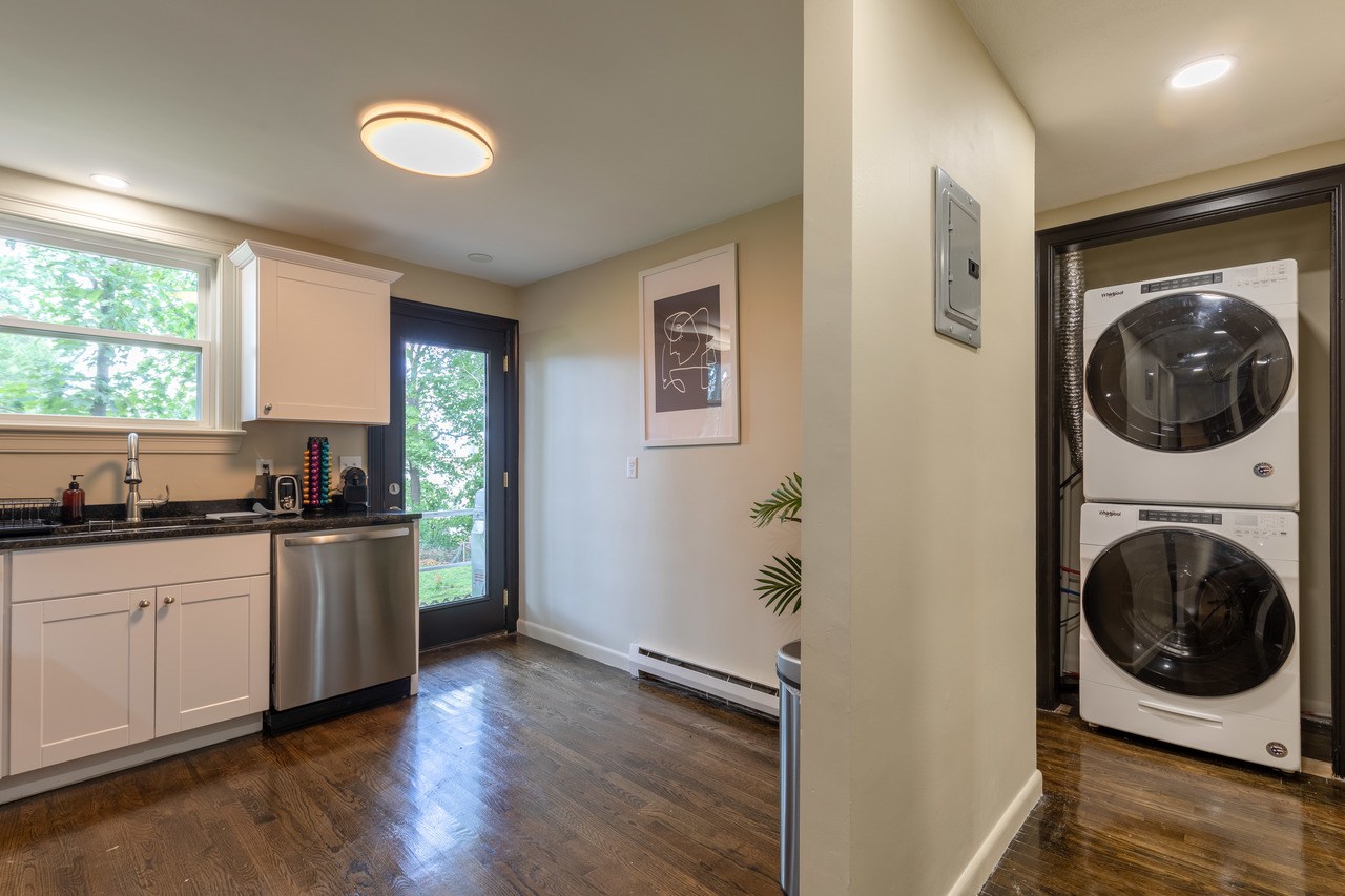  #206: Brighton - Queen Bedroom A  -  #206: Brighton  - Gallery -  4