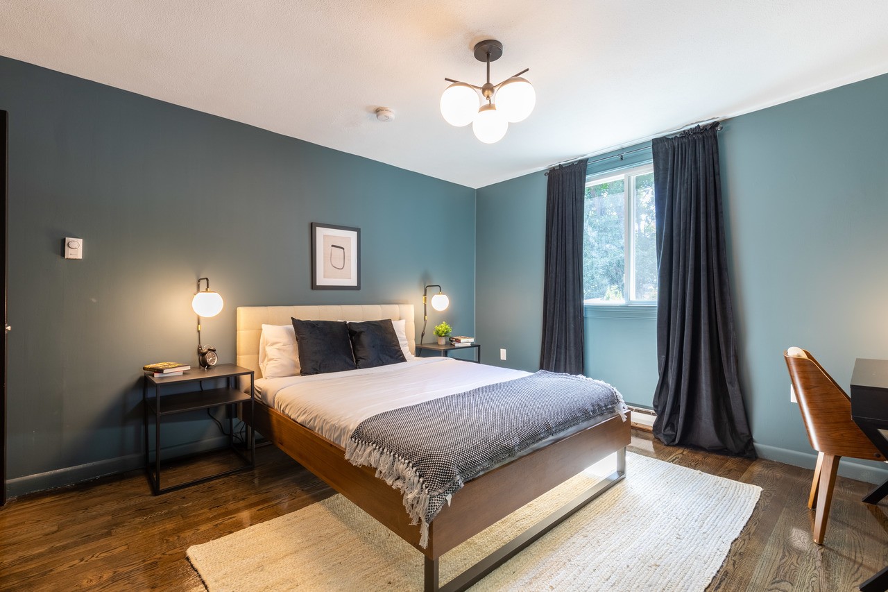  #206: Brighton - Queen Bedroom B  -  #206: Brighton  - Gallery -  6