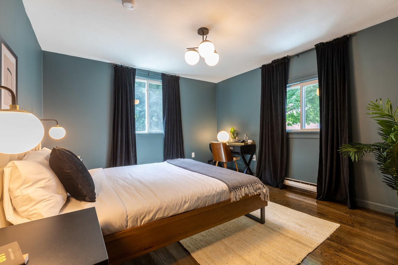  #206: Brighton - Queen Bedroom B  -  #206: Brighton  - Gallery -  7