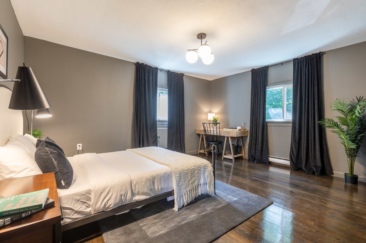 #206: Brighton - Queen Bedroom D - #206: Brighton - Gallery - 13