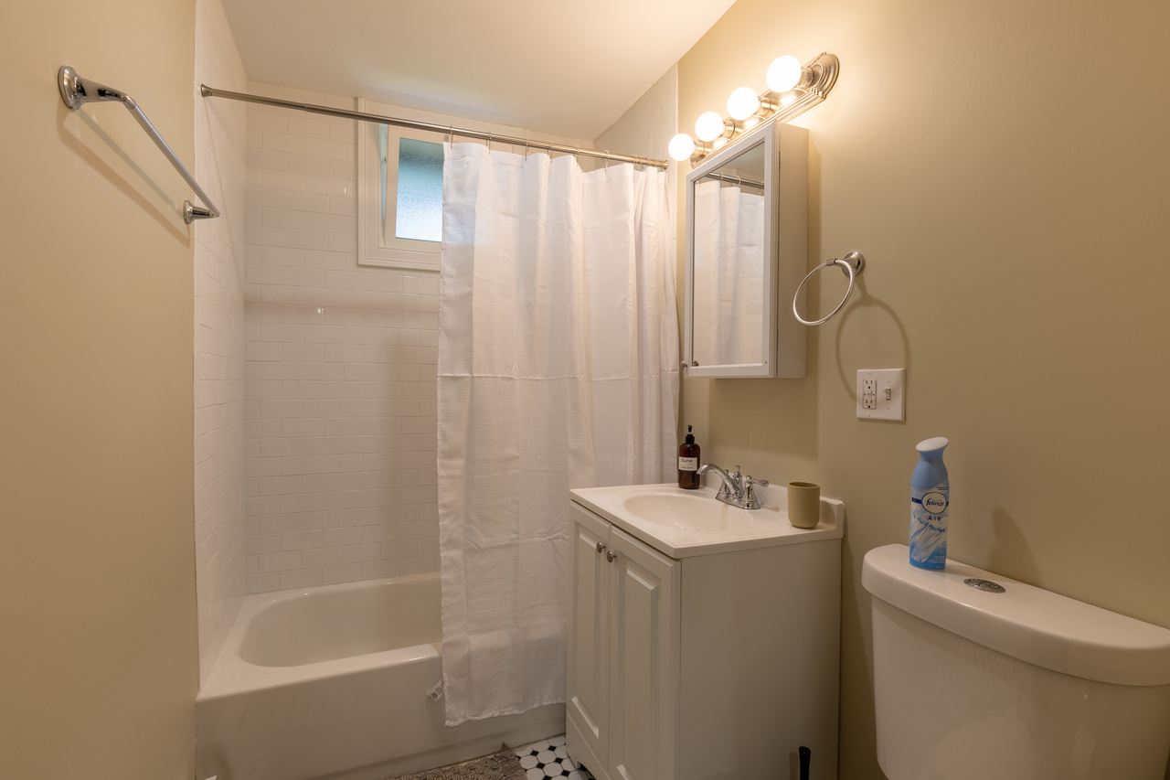  #206: Brighton - Queen Bedroom D  -  #206: Brighton  - Gallery -  5