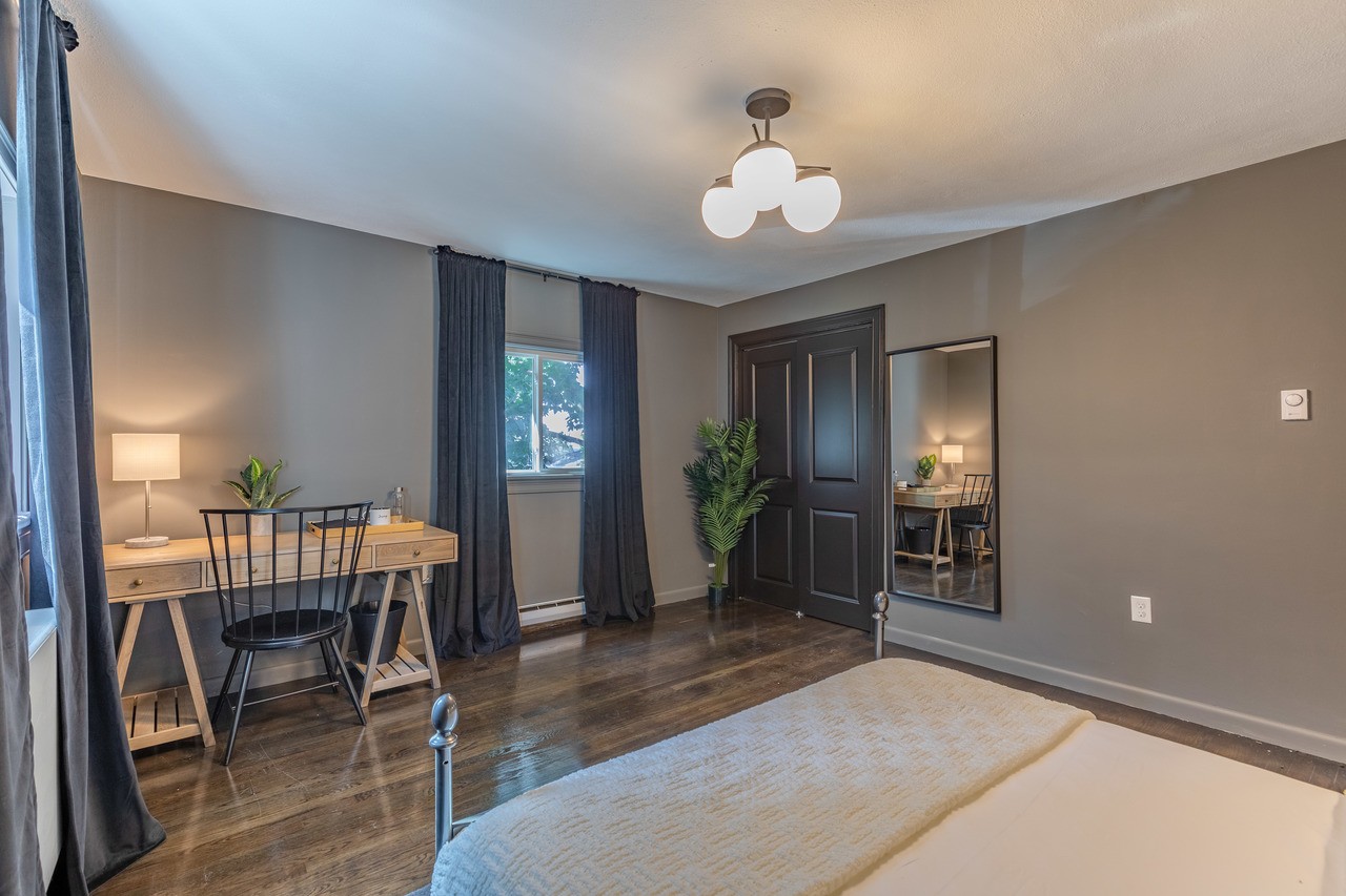  #206: Brighton - Queen Bedroom D  -  #206: Brighton  - Gallery -  11