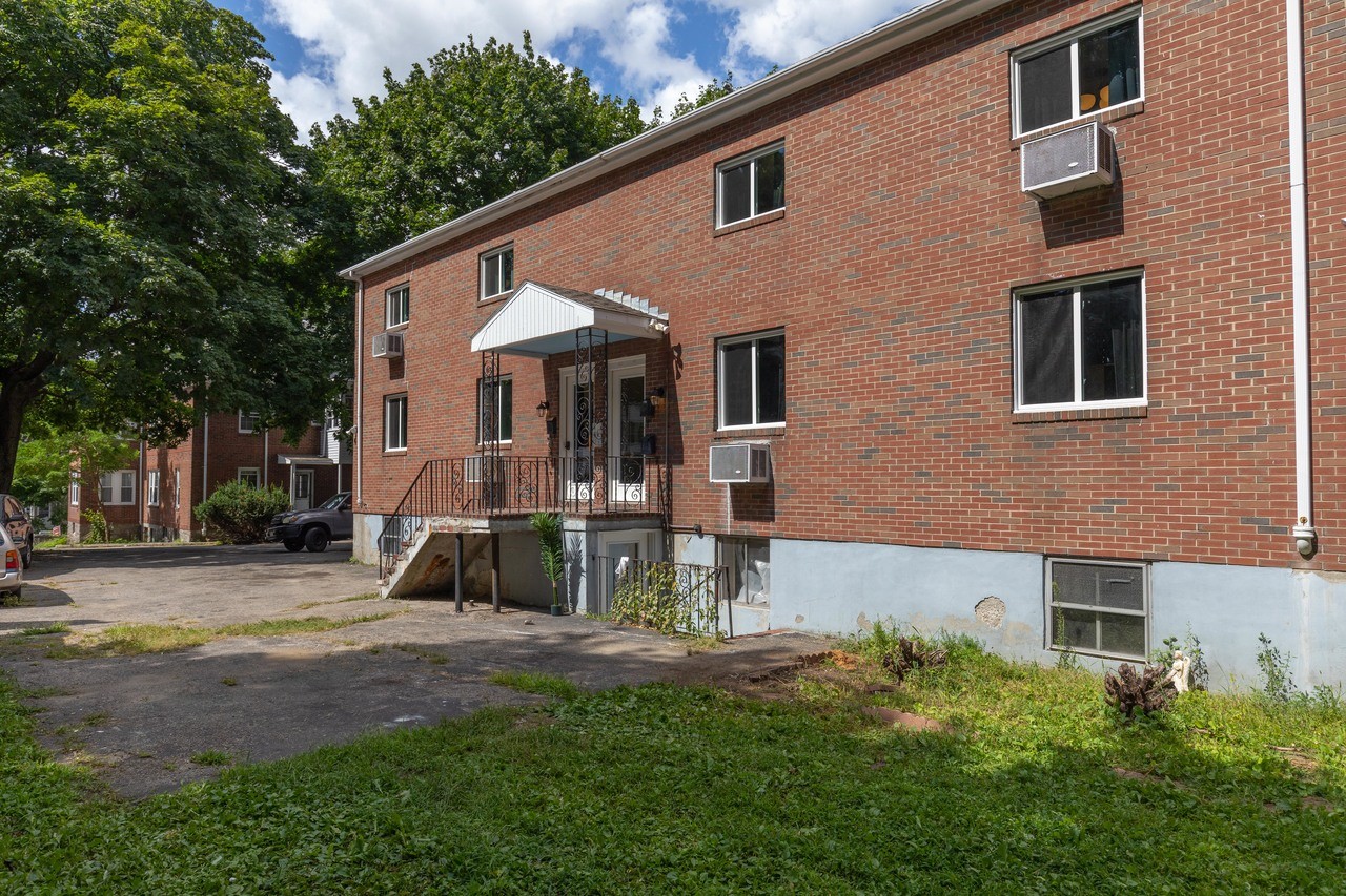 #206: Brighton - Queen Bedroom E - #206: Brighton - Gallery - 8