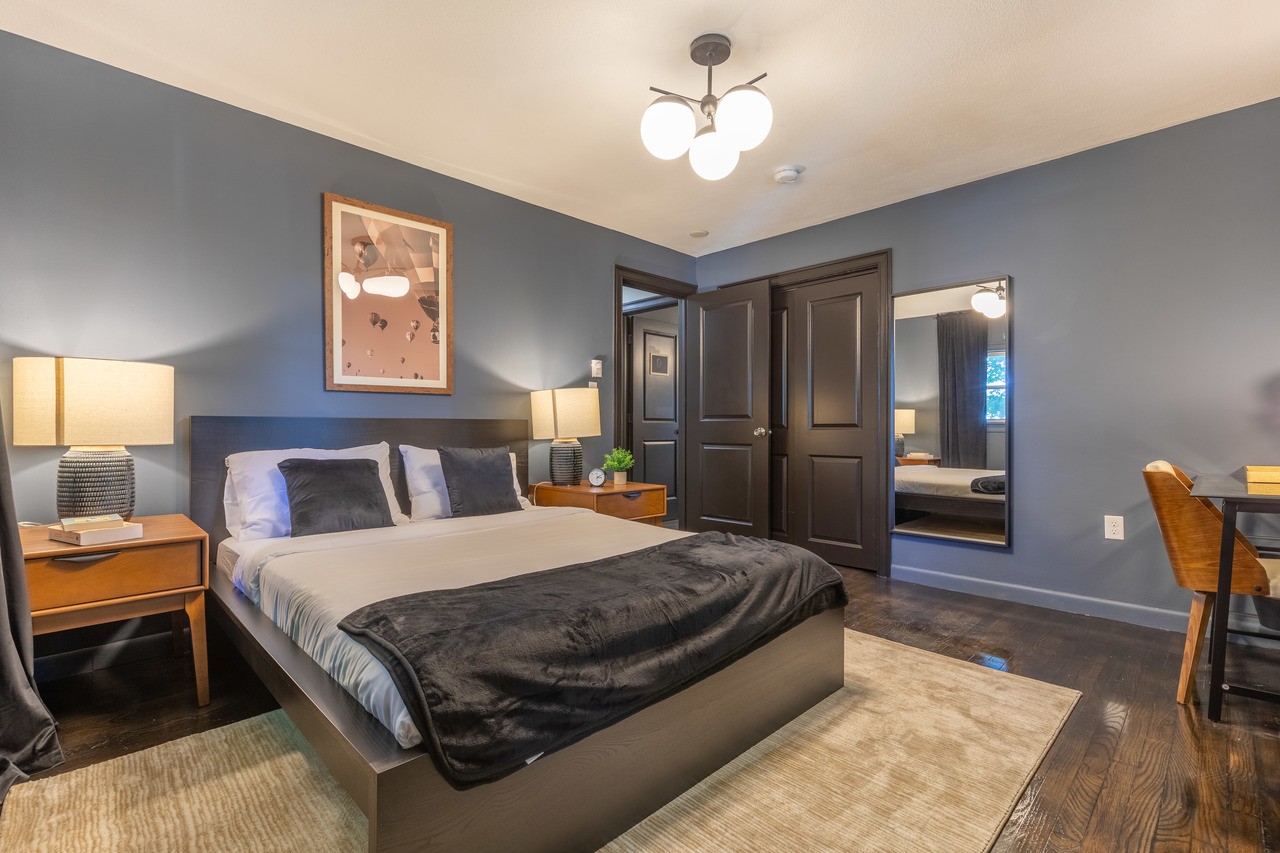  #206: Brighton - Queen Bedroom E  -  #206: Brighton  - Gallery -  6