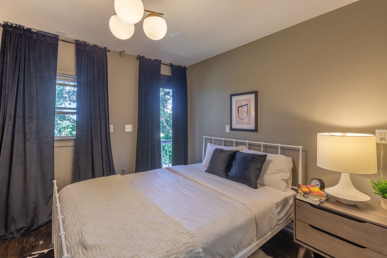 #206: Brighton - Queen Bedroom F - #206: Brighton - Gallery - 13