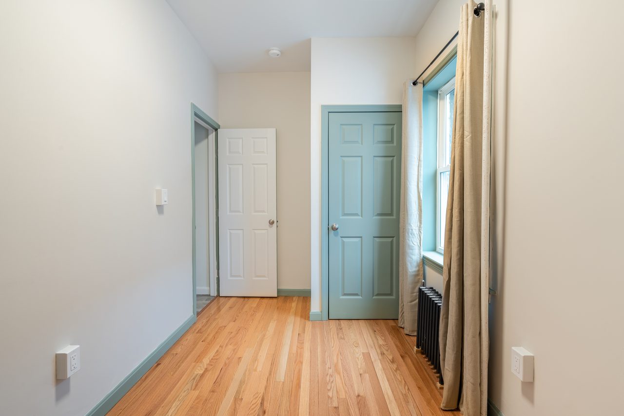 #916: Brighton - Full Bedroom B - 11