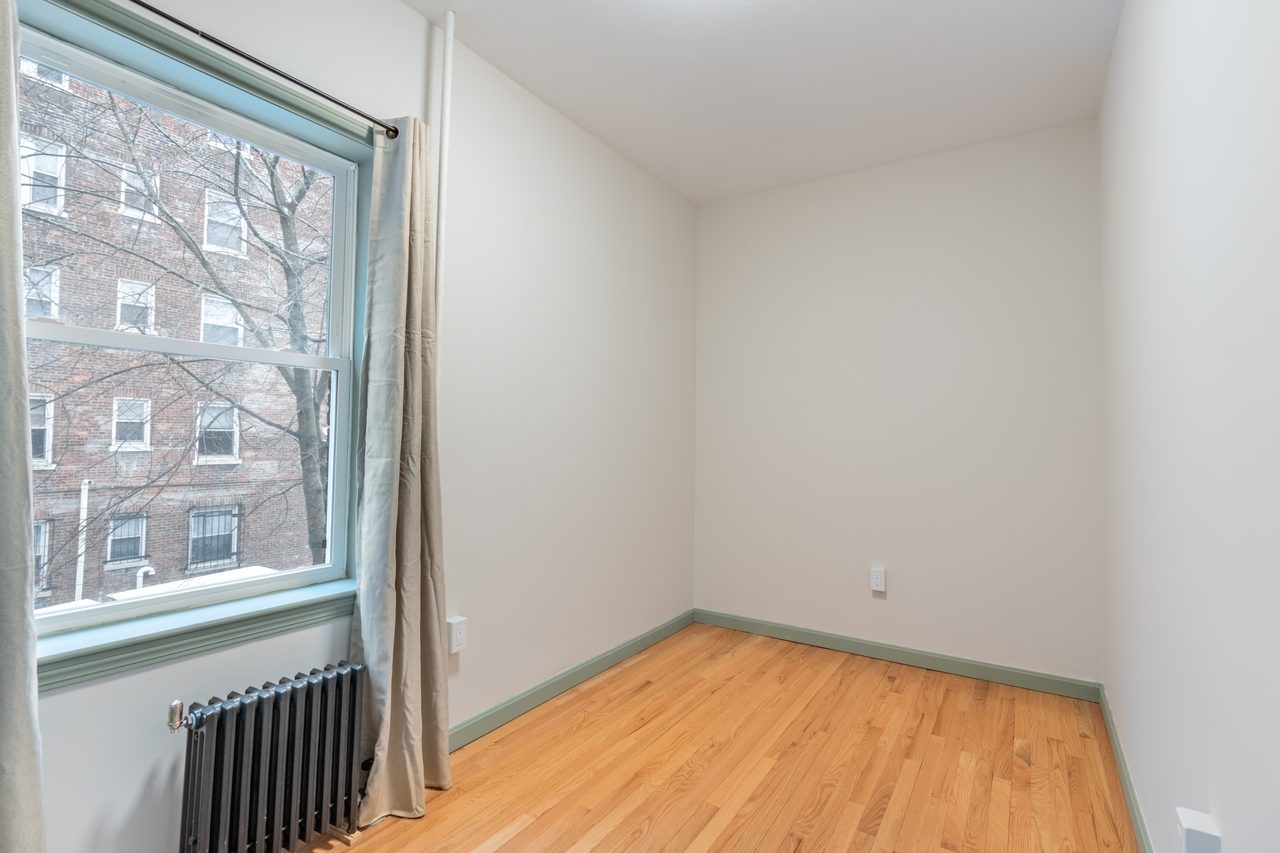 #916: Brighton - Full Bedroom B - 12