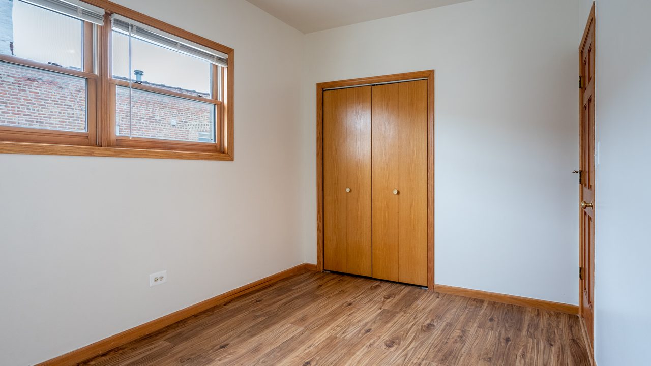  #1675: Humboldt Park - Queen Bedroom B  -  #1675: Humboldt Park  - Gallery -  23