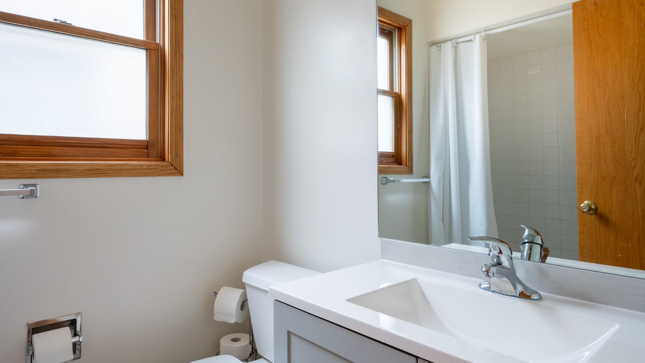  #1675: Humboldt Park - Queen Bedroom B  -  #1675: Humboldt Park  - Gallery -  19