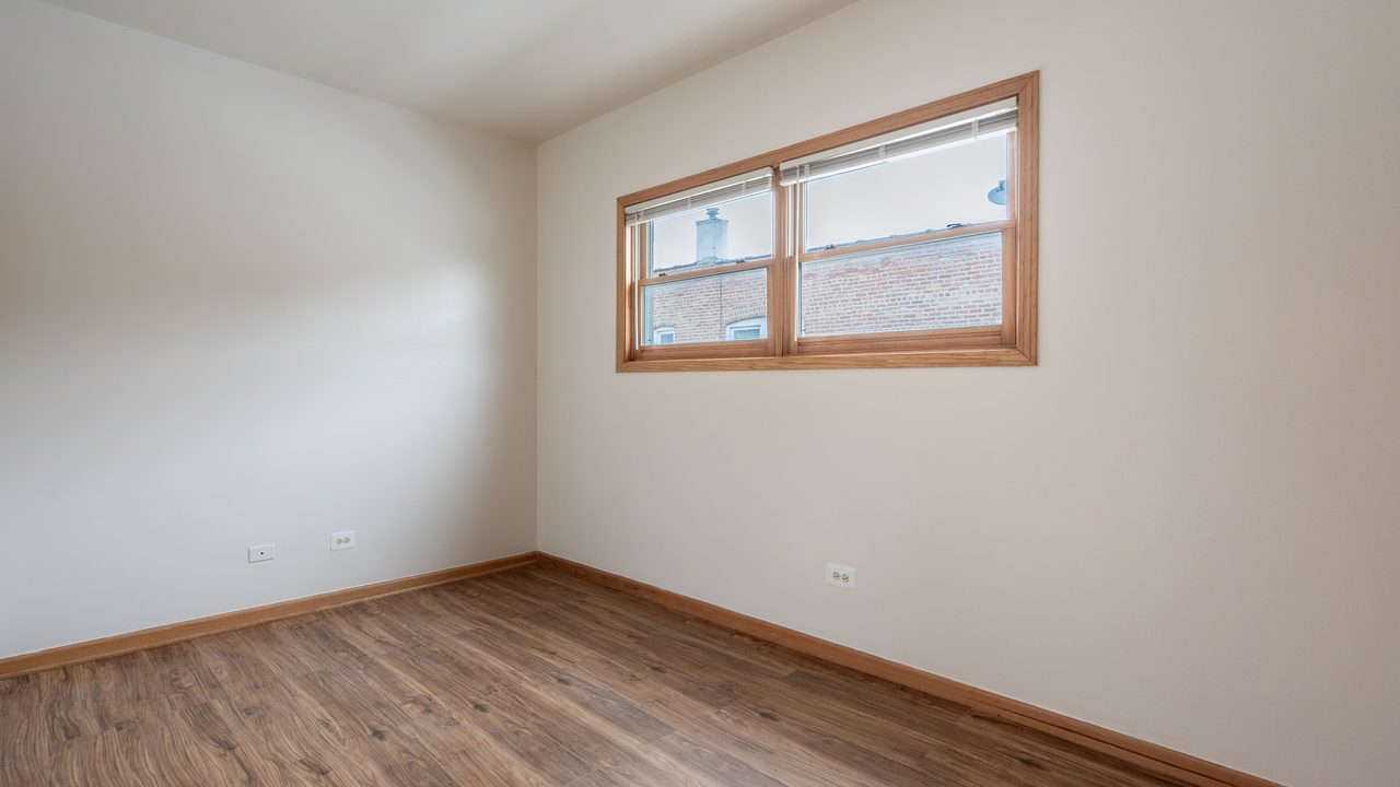  #1675: Humboldt Park - Queen Bedroom B  -  #1675: Humboldt Park  - Gallery -  25