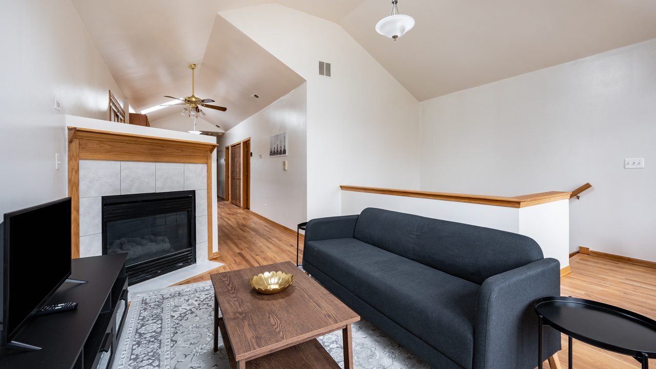 #1675: Humboldt Park - Queen Bedroom B - #1675: Humboldt Park - Gallery - 15