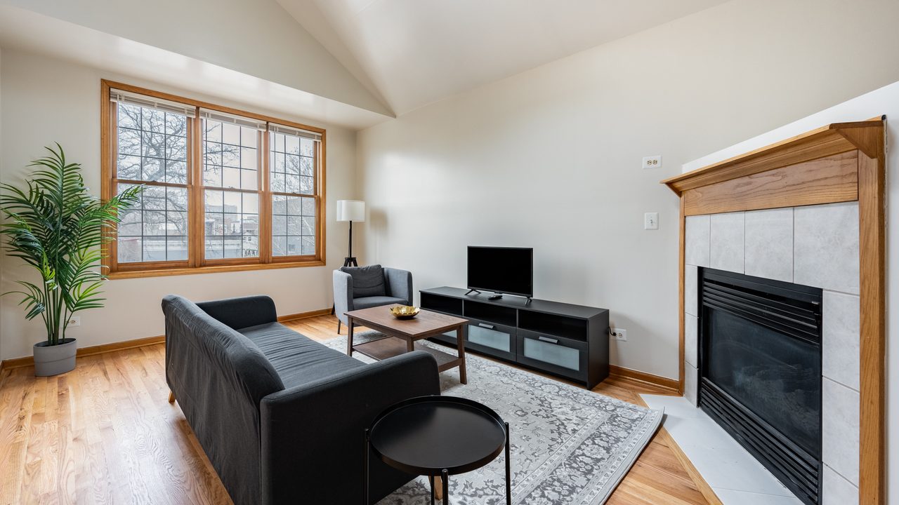 #1675: Humboldt Park - Queen Bedroom B - #1675: Humboldt Park - Gallery - 21