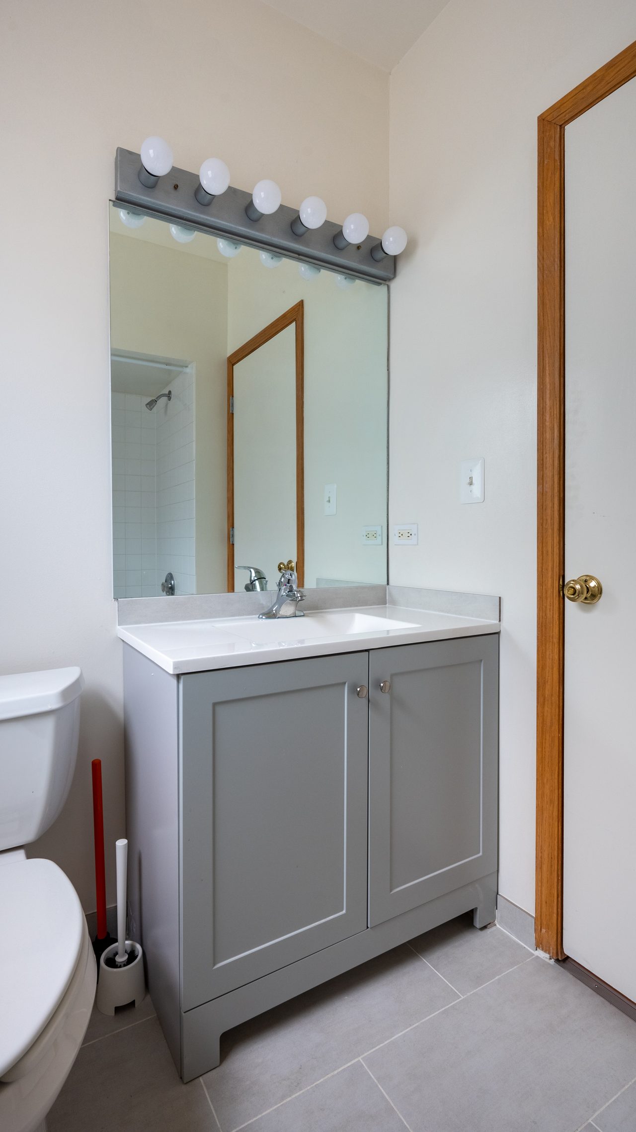 #1675: Humboldt Park - Queen Bedroom B - #1675: Humboldt Park - Gallery - 5