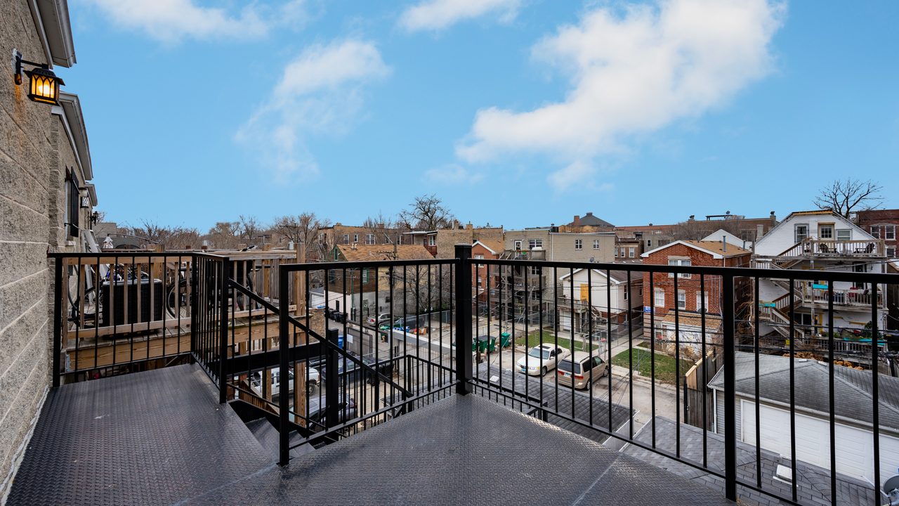  #1675: Humboldt Park - Queen Bedroom B  -  #1675: Humboldt Park  - Gallery -  18