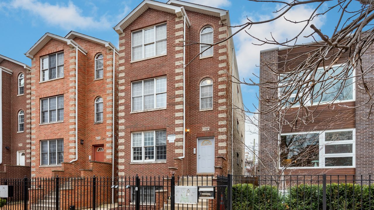  #1675: Humboldt Park - Queen Bedroom B  -  #1675: Humboldt Park  - Gallery -  2