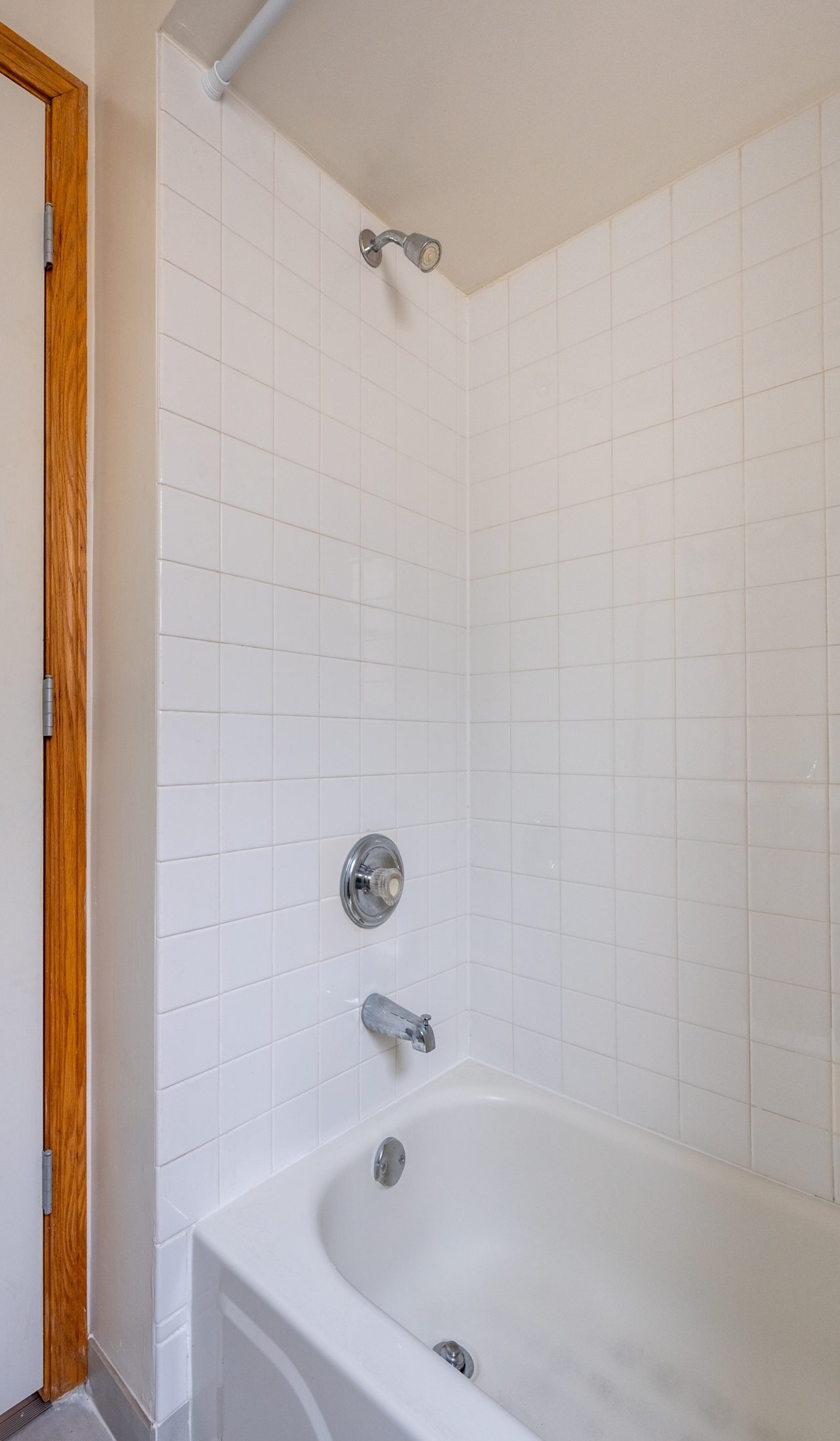  #1675: Humboldt Park - Queen Bedroom B  -  #1675: Humboldt Park  - Gallery -  6