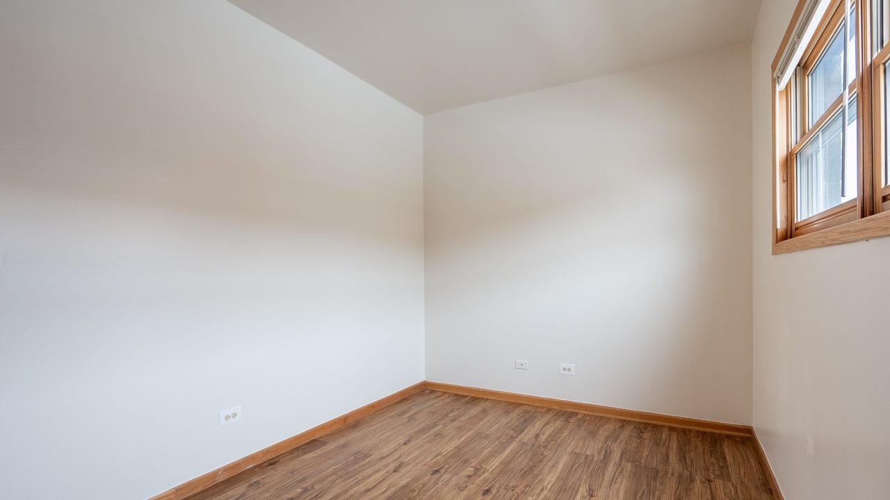  #1675: Humboldt Park - Queen Bedroom B  -  #1675: Humboldt Park  - Gallery -  24