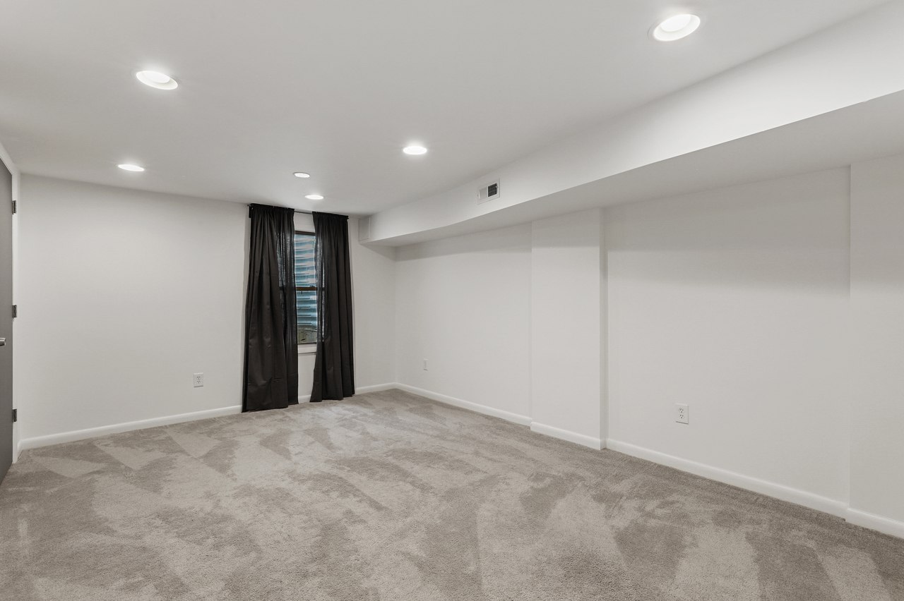  #417: Logan Circle - Queen Bedroom BE  -  #417: Logan Circle  - Gallery -  4
