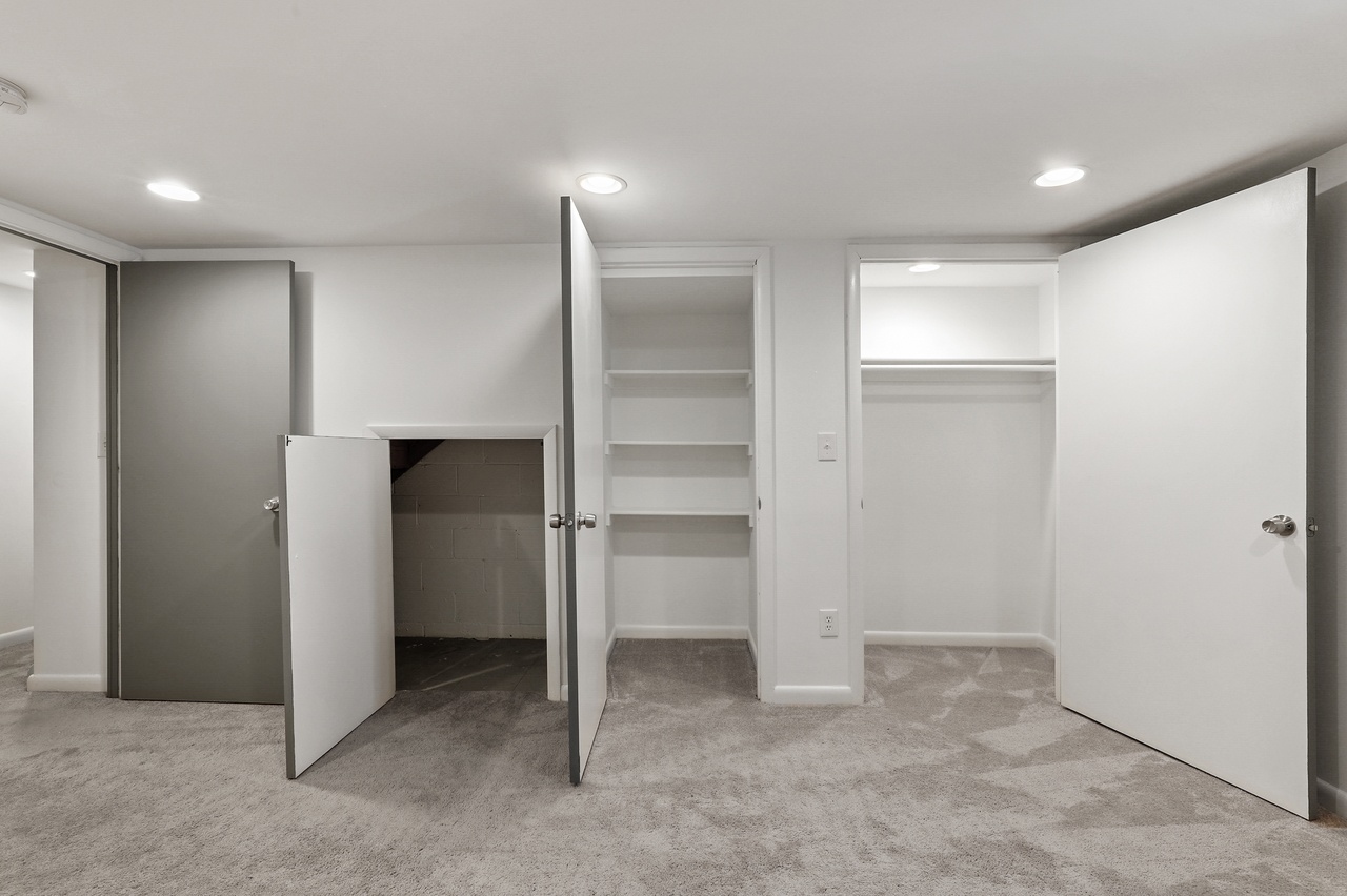  #417: Logan Circle - Queen Bedroom BE  -  #417: Logan Circle  - Gallery -  5