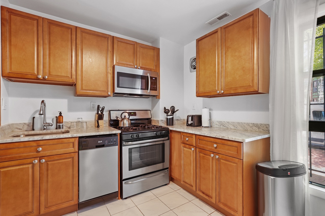  #417: Logan Circle - Full Bedroom 3C  -  #417: Logan Circle  - Gallery -  11