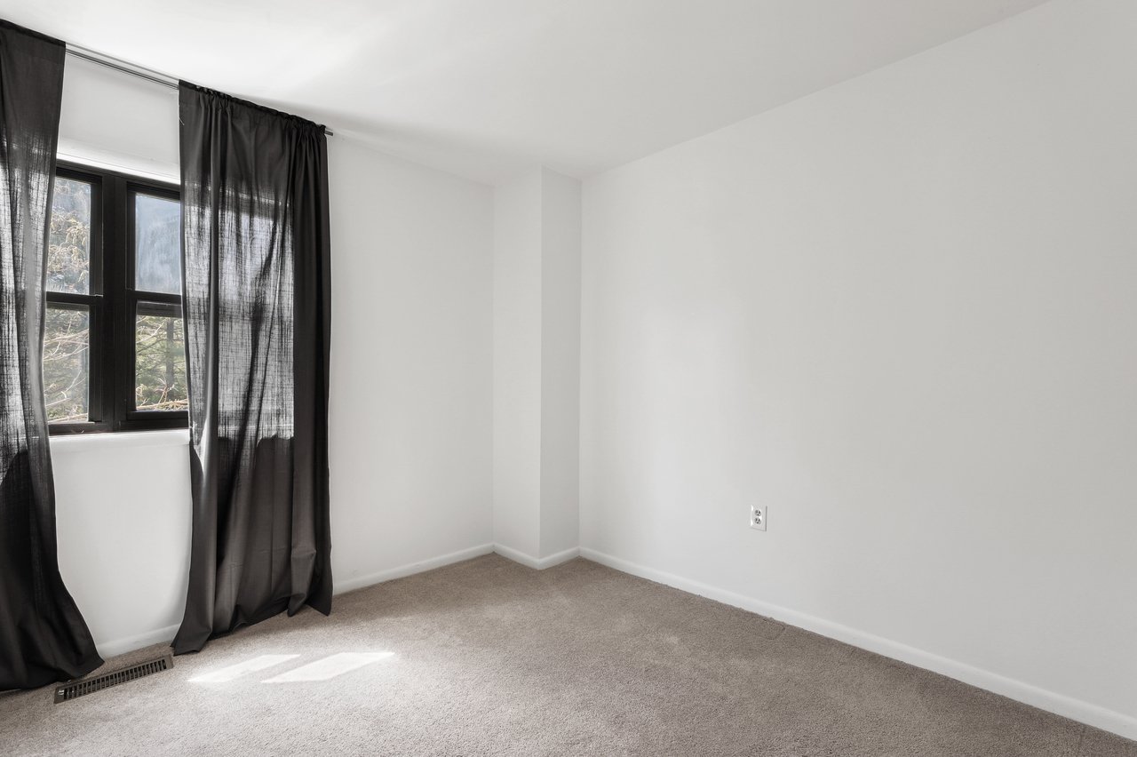 #417: Logan Circle - Twin Bedroom 2A  -  #417: Logan Circle  - Gallery -  4
