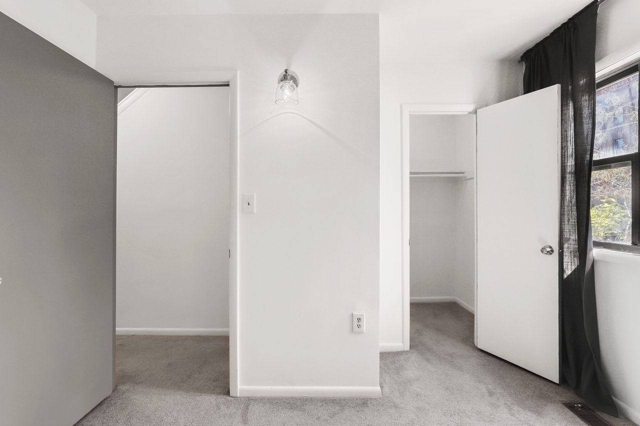  #417: Logan Circle - Twin Bedroom 2A  -  #417: Logan Circle  - Gallery -  3