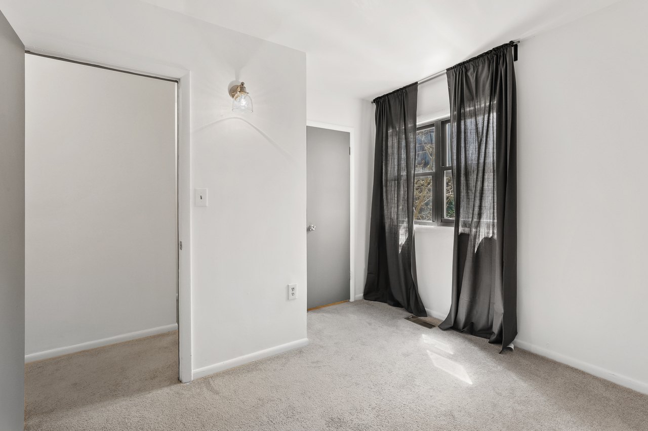  #417: Logan Circle - Twin Bedroom 2A  -  #417: Logan Circle  - Gallery -  2