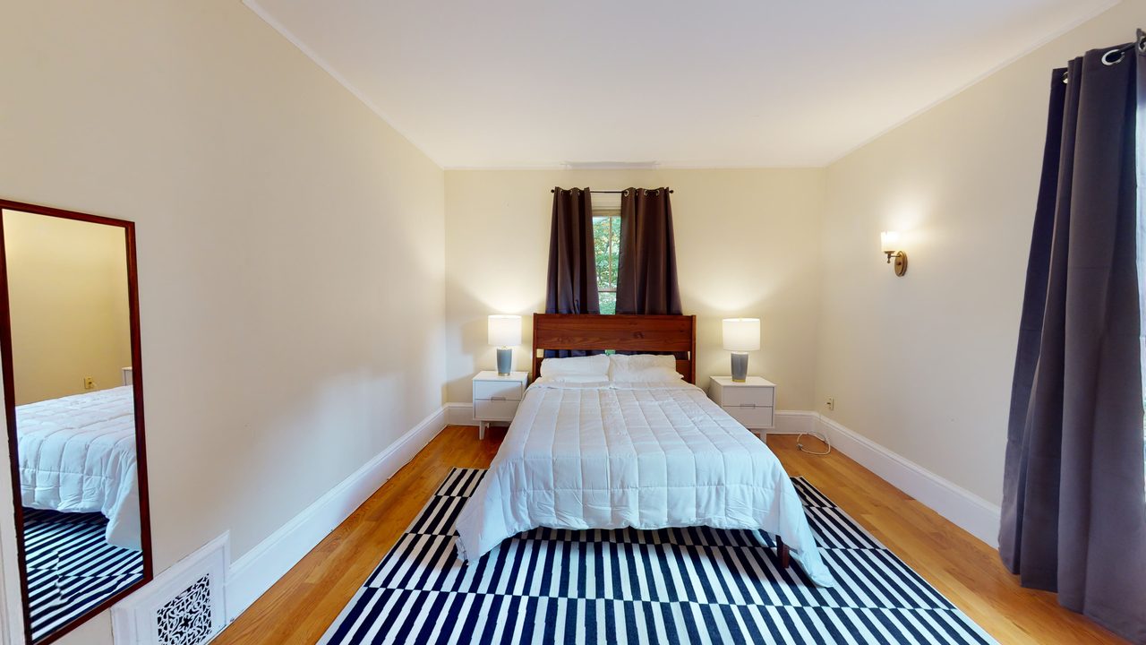  #1462: Newton Corner - Queen Bedroom D  -  #1462: Newton Corner  - Gallery -  9