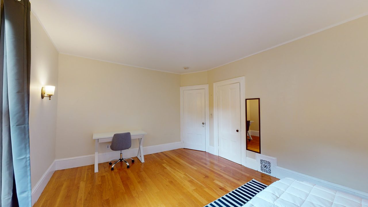  #1462: Newton Corner - Queen Bedroom D  -  #1462: Newton Corner  - Gallery -  8