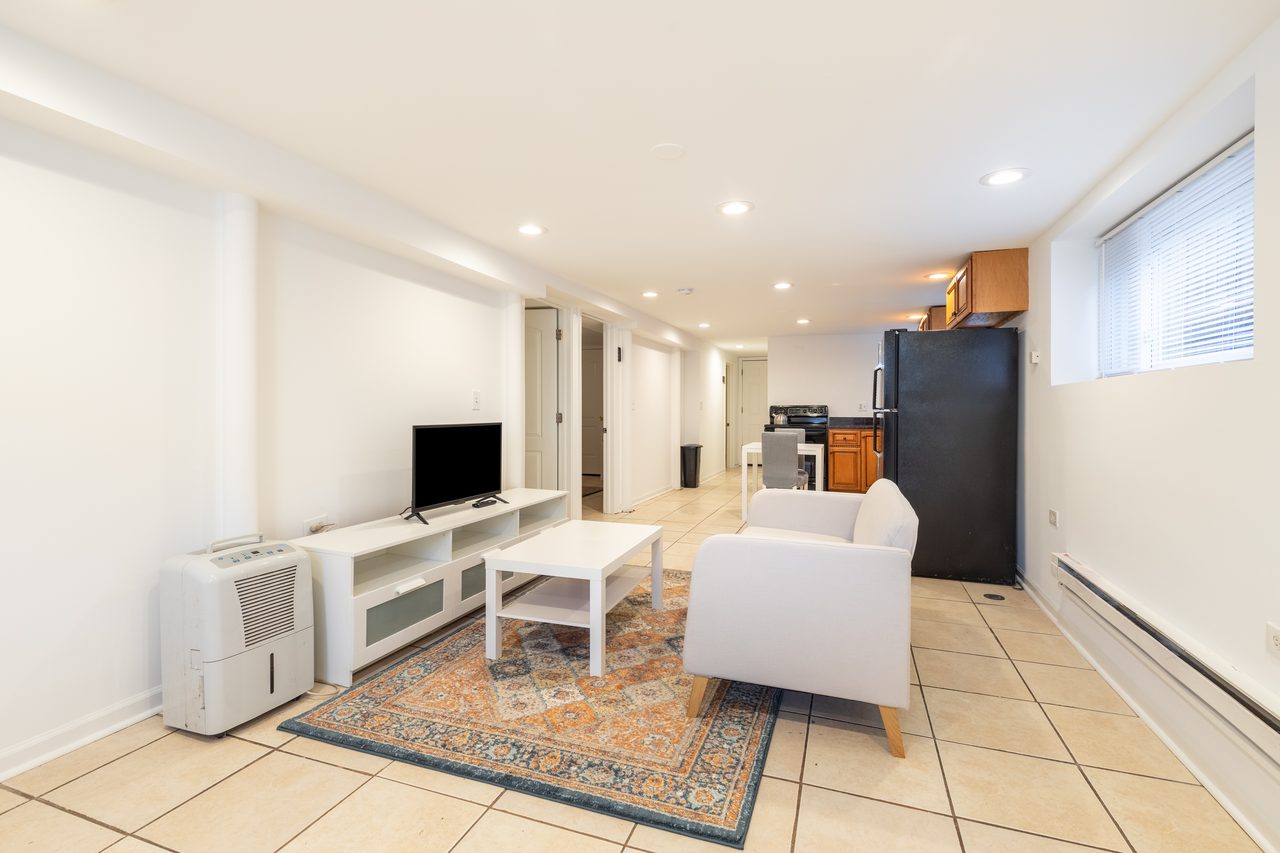  #1671: Logan Square - Full Bedroom A  -  #1671: Logan Square  - Gallery -  7