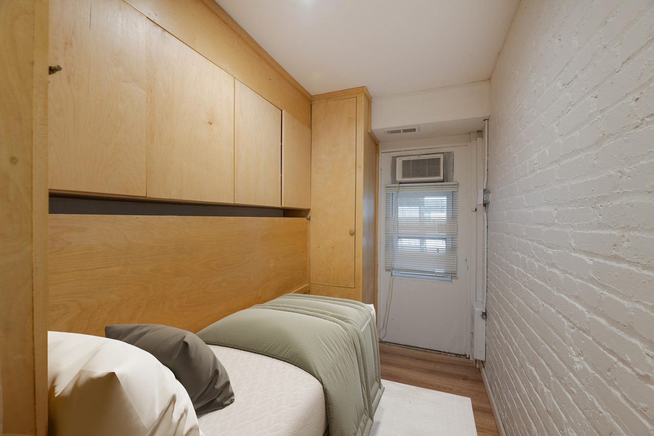  #1589: Columbia Heights - 1 Bedroom (Twin)  -  #1589: Columbia Heights  - Gallery -  2