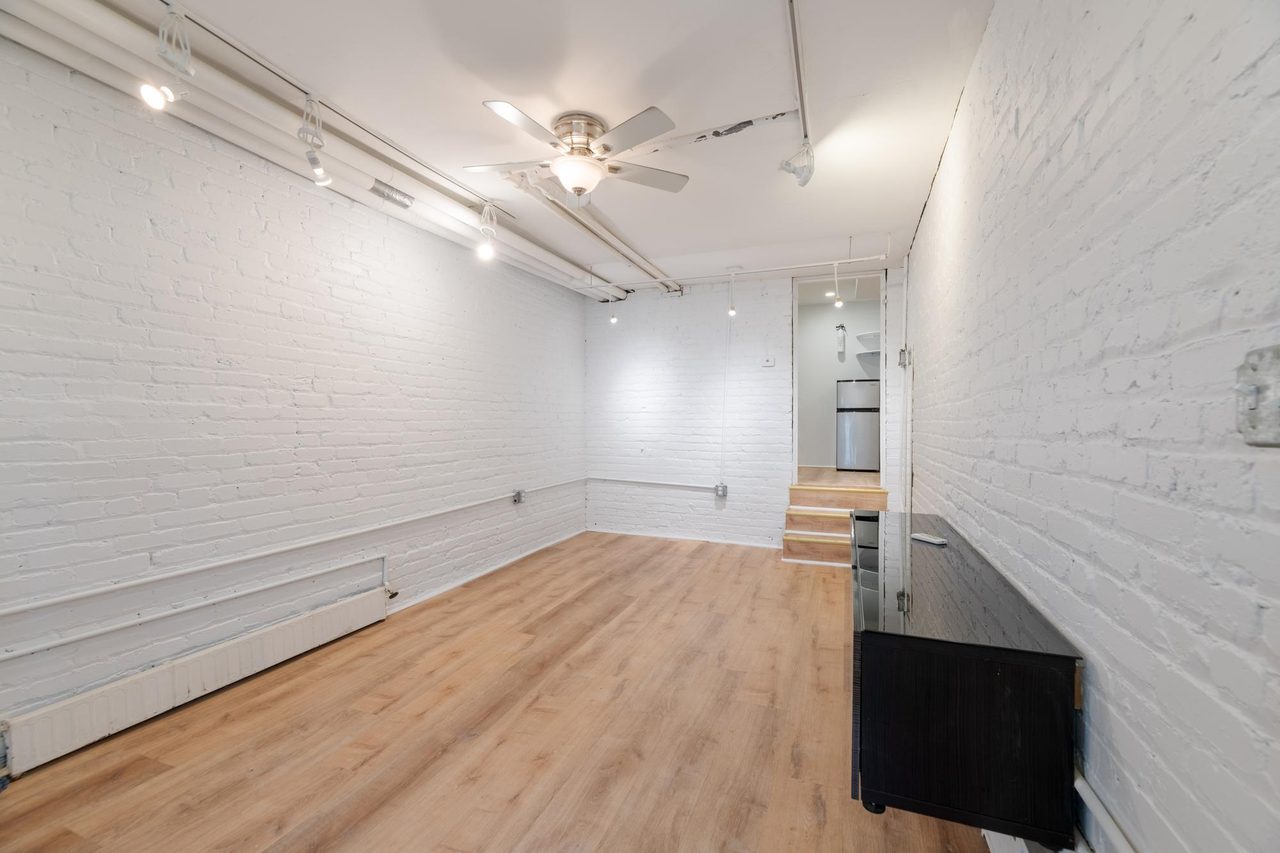  #1589: Columbia Heights - 1 Bedroom (Twin)  -  #1589: Columbia Heights  - Gallery -  2