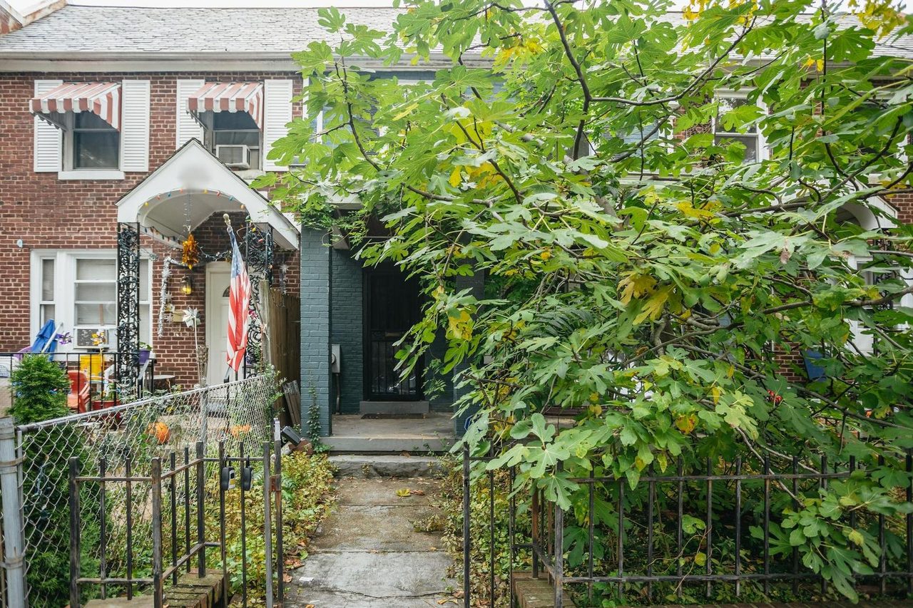  #1589: Columbia Heights - 1 Bedroom (Twin)  -  #1589: Columbia Heights  - Gallery -  1