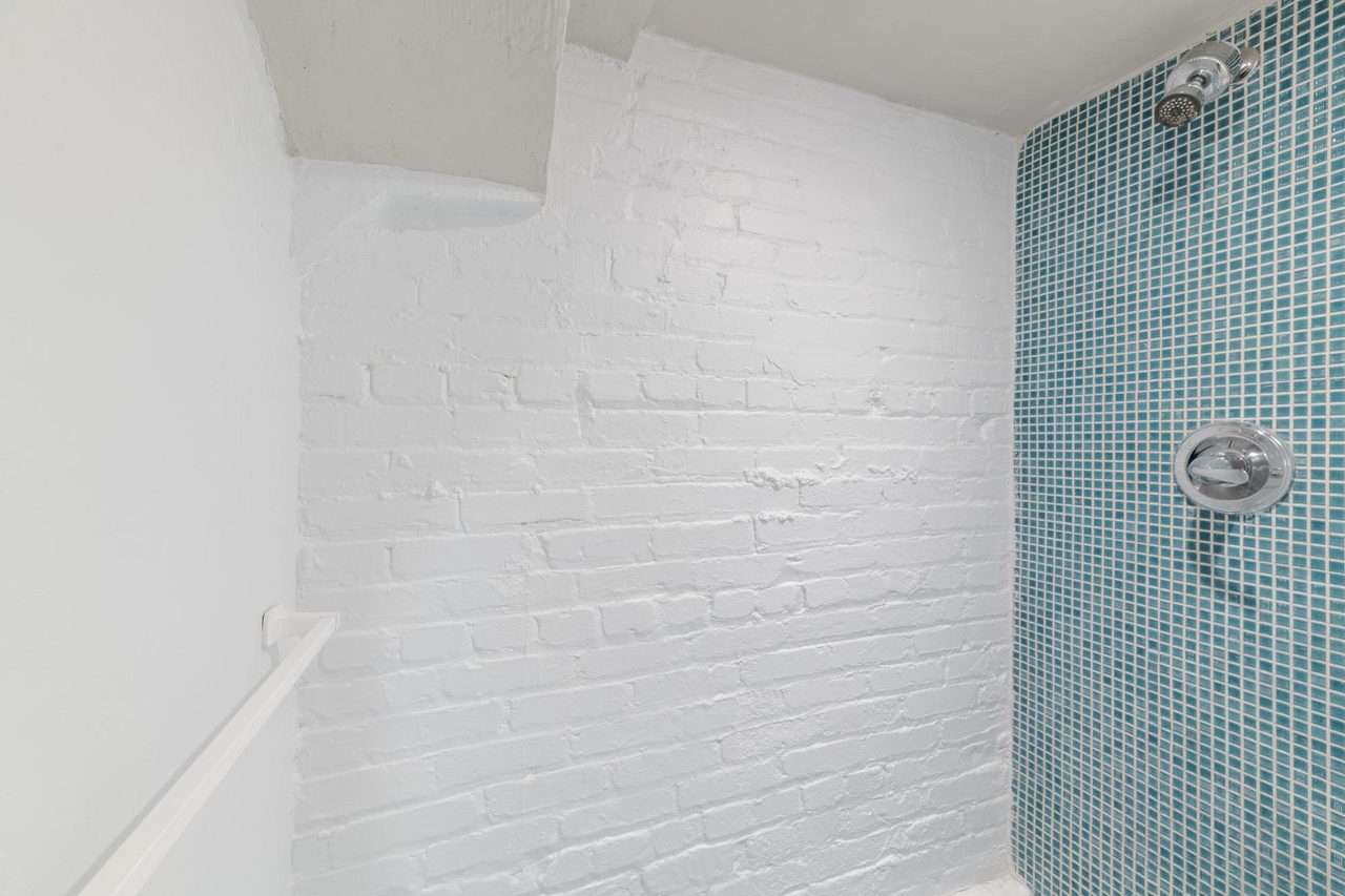  #1589: Columbia Heights - 1 Bedroom (Twin)  -  #1589: Columbia Heights  - Gallery -  3