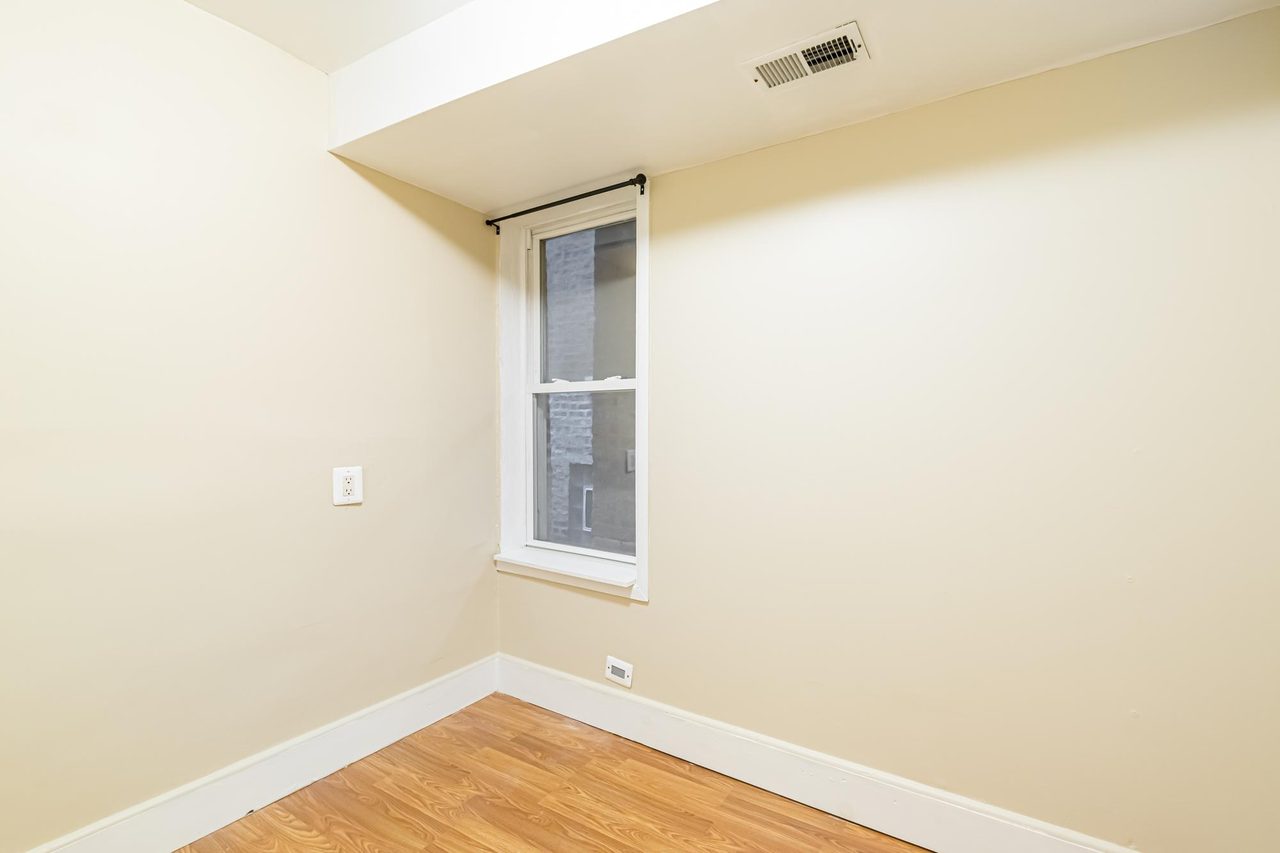  #1468: West Town - Full Bedroom B  -  #1468: West Town  - Gallery -  2